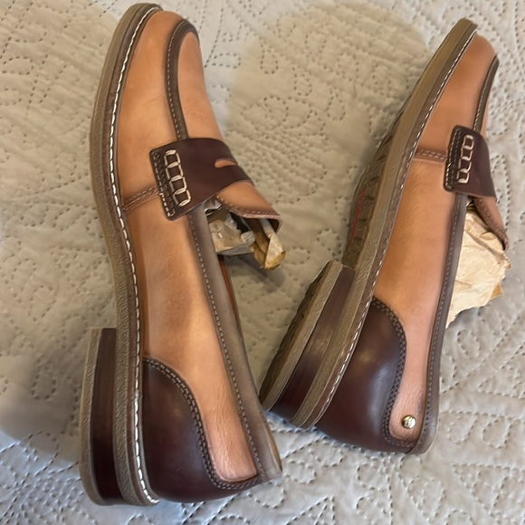 Pikolinos Two toned brown leather loafers EUC size 41 Euro - Picture 8 of 10